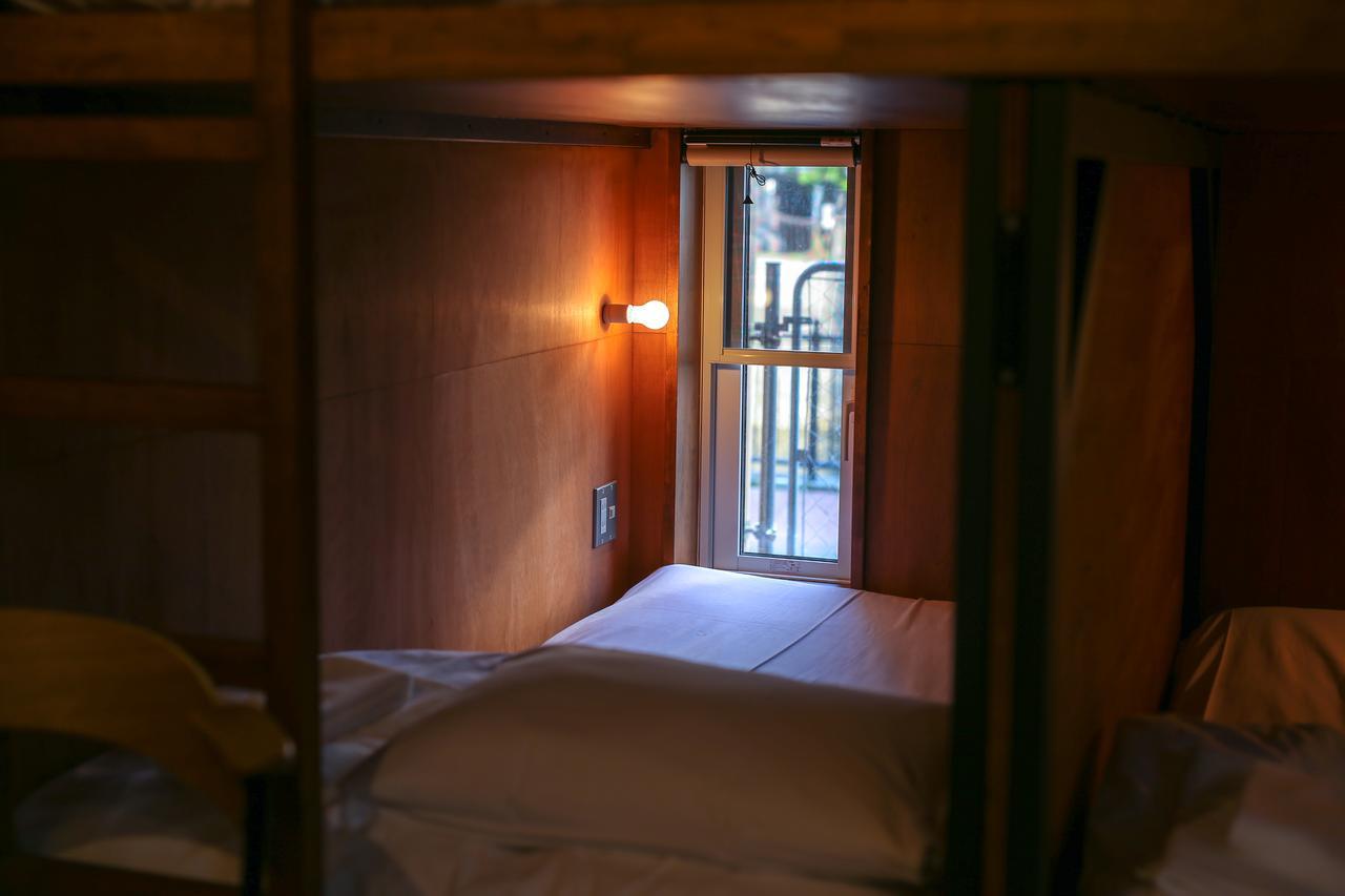 Хостел Tinys Yokohama Hinodecho Экстерьер фото